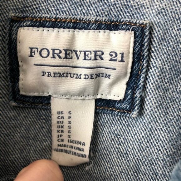 STUDDED Medium Wash Crop Jean Jacket small - Picture 6 of 6